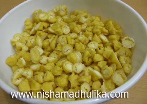 Moong Badi Recipe - Nishamadhulika.com