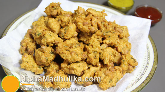 Peanut & Poha Pakoda Recipe - Poha Moongfali Pakora - Chivda Pakora ...