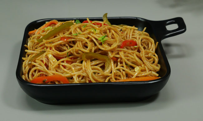 veg-chowmein-recipe-without-onion-garlic-nishamadhulika